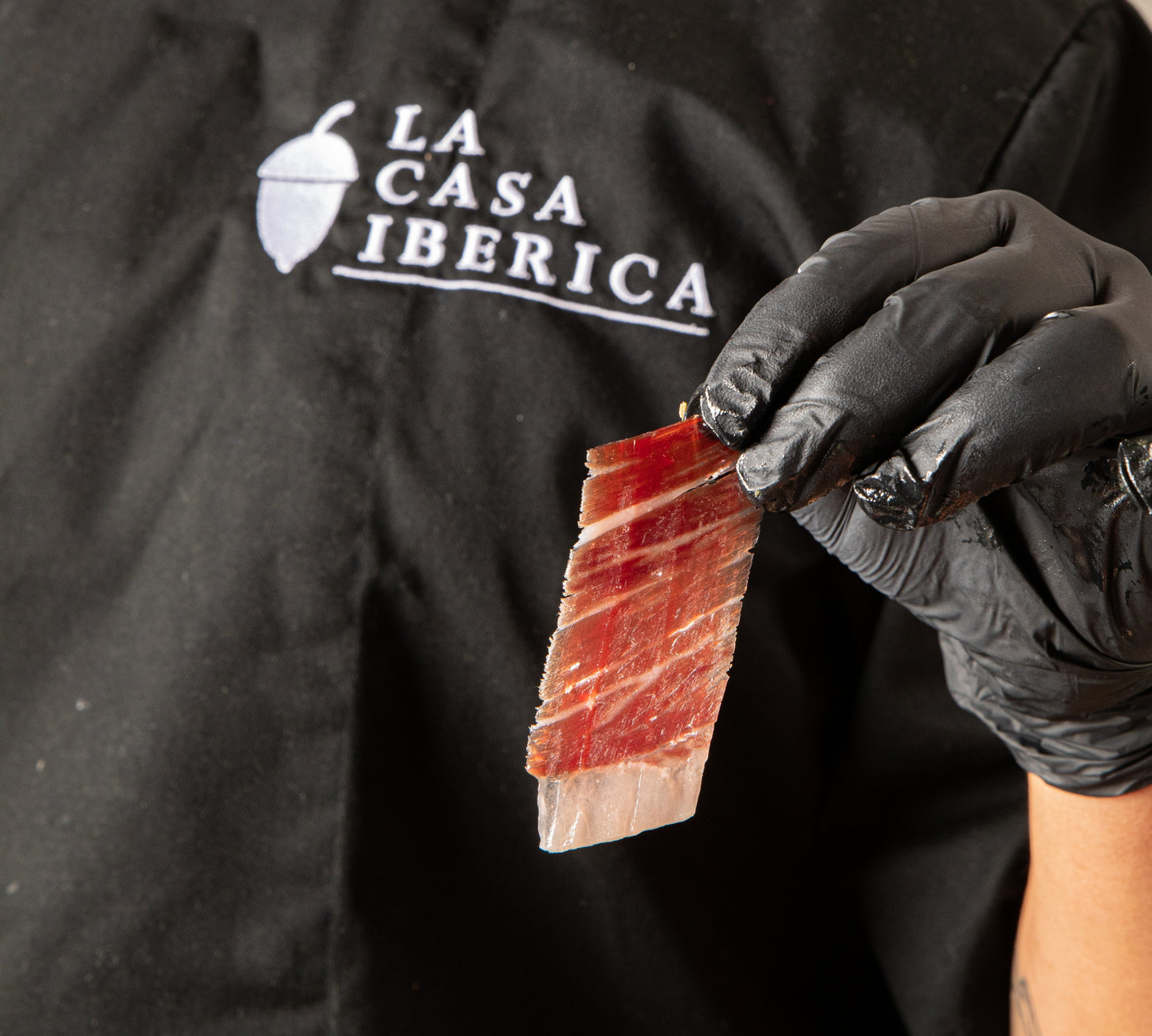 L'Arte di Tagliare il Prosciutto Iberico: Una Guida Passo per Passo