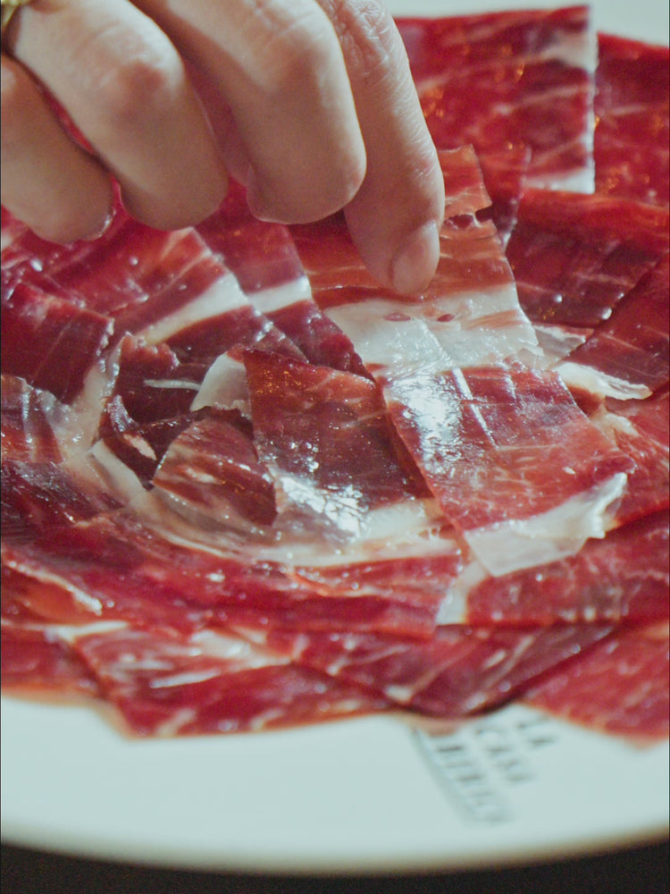 
                  
                    Carica e riproduci il video nel visualizzatore della galleria, Prosciutto Iberico Pata Negra - 100% Bellota - Affettato
                  
                